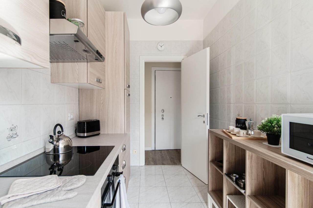 Lovely Suite With Private Parking In Como Kültér fotó